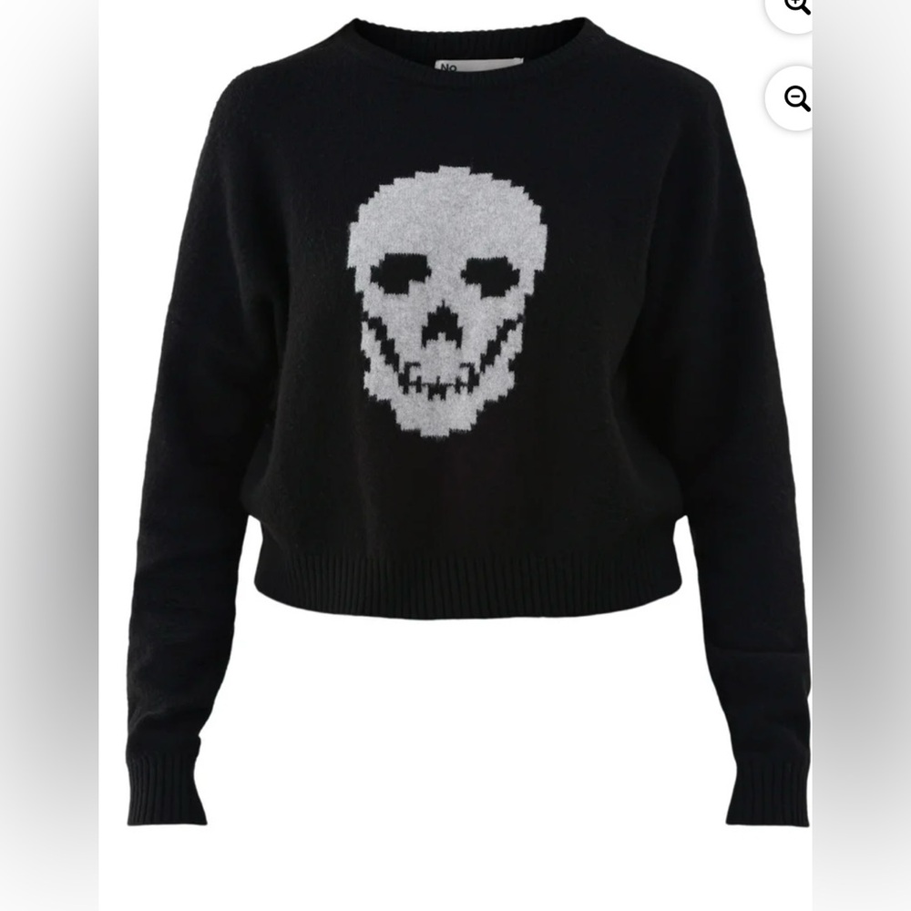 No Boundaries Women’s Skull‎ Sweater! NWT! Size XS (0-2)